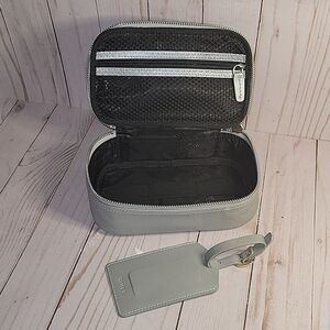 ROYCE New York Leather Zippered Travel Tech Organizer Case Luggage Tag Comp Logo
